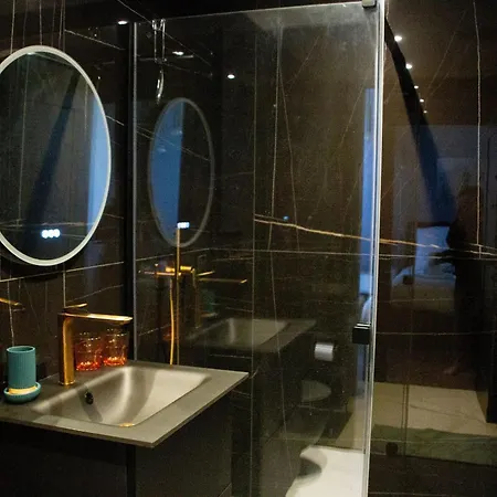 アパート Bagatelle Furnished Flat エクスレバン